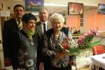 Za 35 lat energii i pracy dla nowohuckich seniorów w imieniu Dzielnicy XVIII dziękowali pani Marii przewodniczący Rady Stanisław Moryc, Krystyna Jastrzębska i Mariusz Woda. Za 35 lat energii i pracy dla nowohuckich seniorów w imieniu Dzielnicy XVIII dziękowali pani Marii przewodniczący Rady Stanisław Moryc, Krystyna Jastrzębska i Mariusz Woda.