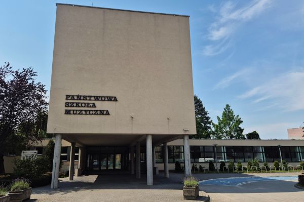 szkola-muzyczna-2AA8D1816-68B5-3813-7551-3A00991E2AC3.jpg