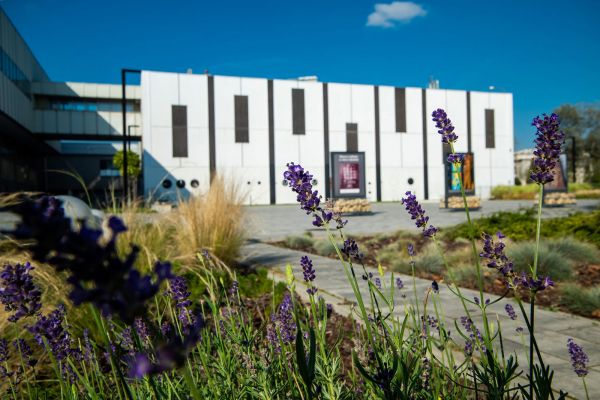 Budynek Nowohuckiego Centrum Kultury