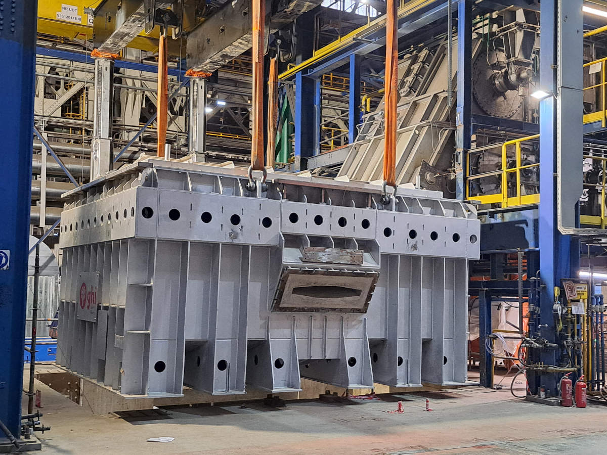 ArcelorMittal Poland rozpoczął produkcję innowacyjnej powłoki Optigal pod Wawelem. Hutnicy kąpią blachę już nie w jednej, a w dwóch wannach